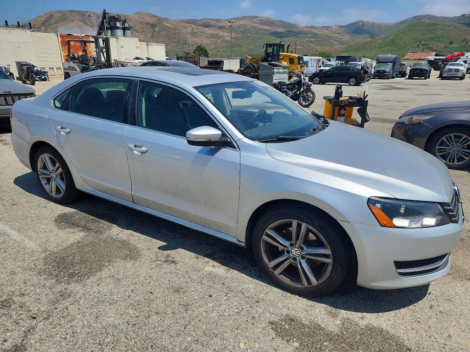 Продажа на аукционе авто 2014 Volkswagen Passat, vin: 1VWBT7A31EC045503, номер лота: 52940936