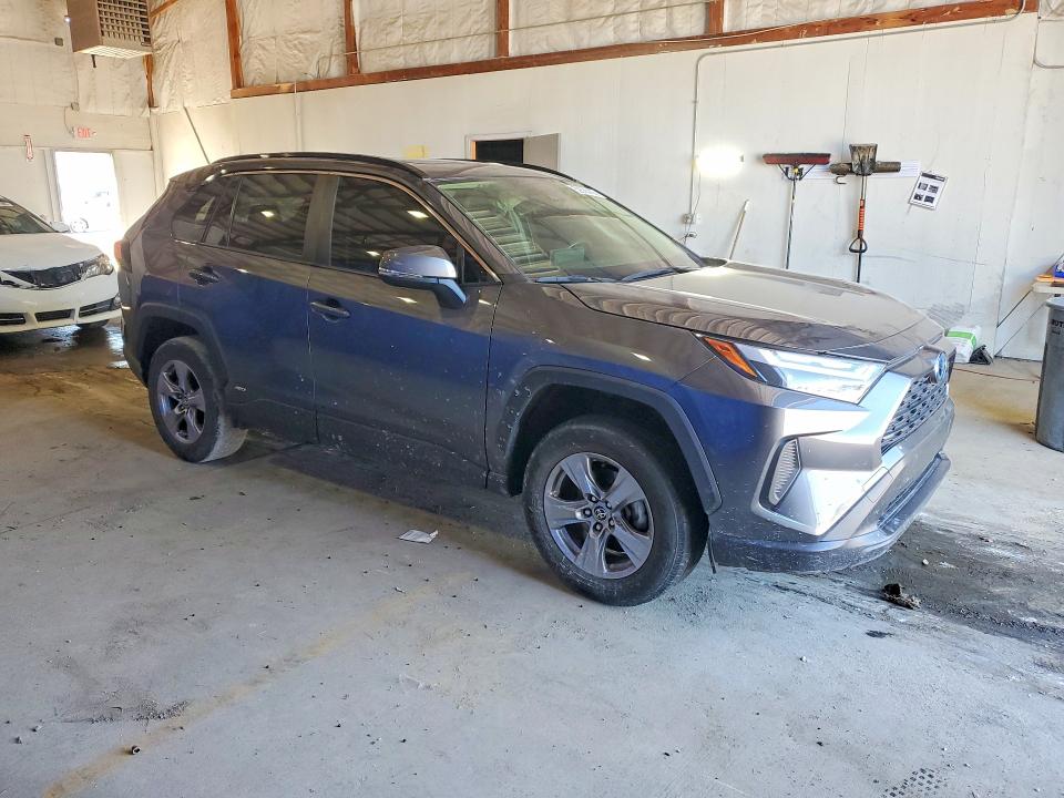Auction sale of the 2022 Toyota Rav4, vin: JTMRWRFV8ND158437, lot number: 52885436