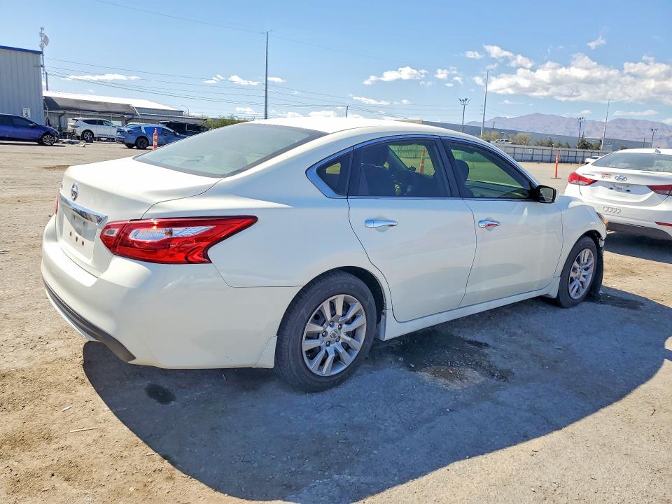 Продажа на аукционе авто 2017 Nissan Altima, vin: 1N4AL3AP0HC486494, номер лота: 52774156