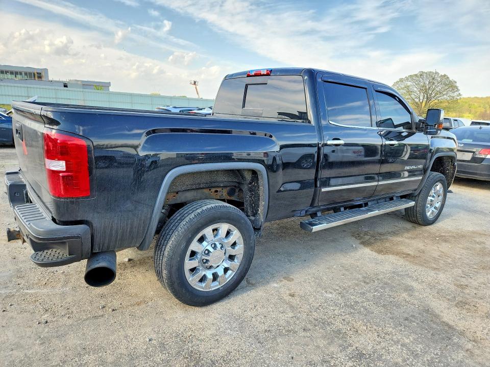 53361356 :رقم المزاد ، 1GT12UEY3JF232904 vin ، 2018 Gmc Sierra مزاد بيع