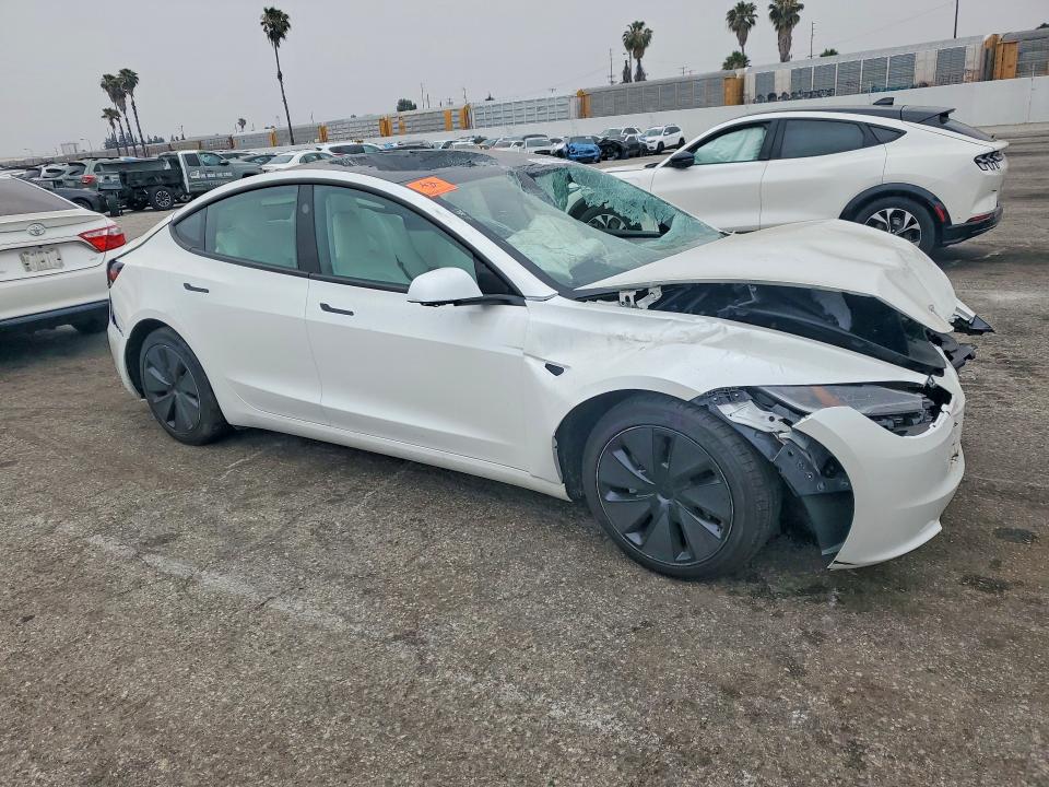 50311056 :رقم المزاد ، 5YJ3E1EAXSF943006 vin ، 2025 Tesla Model 3 مزاد بيع