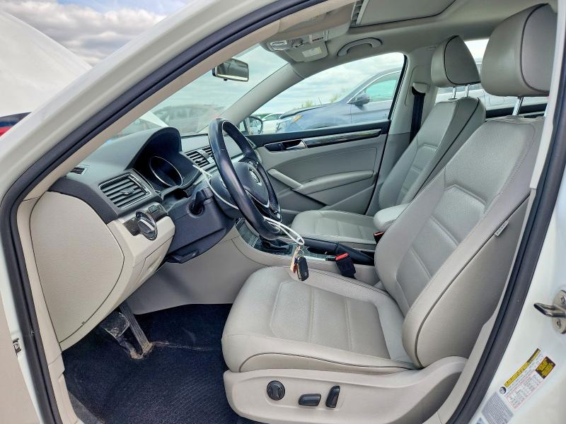52033376 :رقم المزاد ، 1VWBA7A39JC000518 vin ، 2018 Volkswagen Passat مزاد بيع