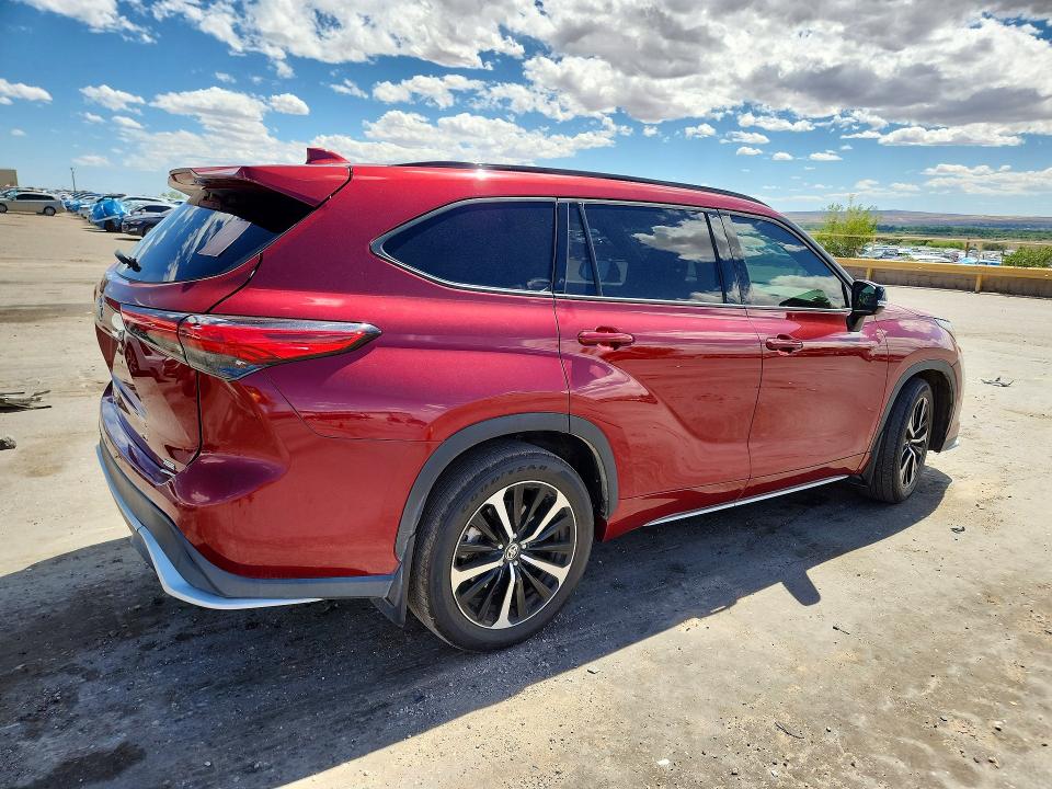 2021 Toyota Highlander მანქანა იყიდება აუქციონზე, vin: 5TDLZRAH2MS049795, აუქციონის ნომერი: 55360126