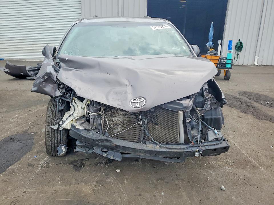 52566926 :رقم المزاد ، 5TDYK3DC5FS656767 vin ، 2015 Toyota Sienna مزاد بيع