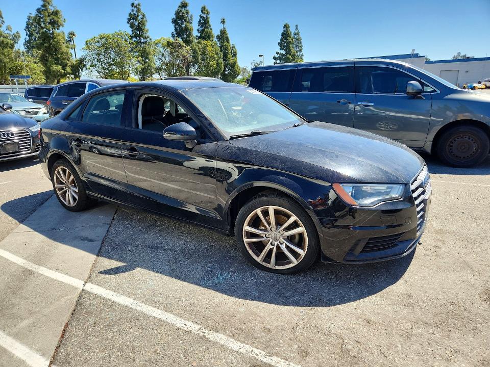 52176816 :رقم المزاد ، WAUAJGFF3F1101524 vin ، 2015 Audi A3 مزاد بيع