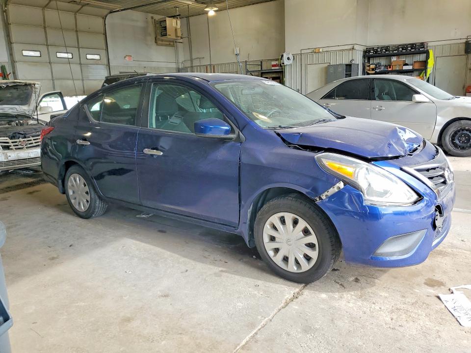 54872156 :رقم المزاد ، 3N1CN7AP8JL884814 vin ، 2018 Nissan Versa مزاد بيع