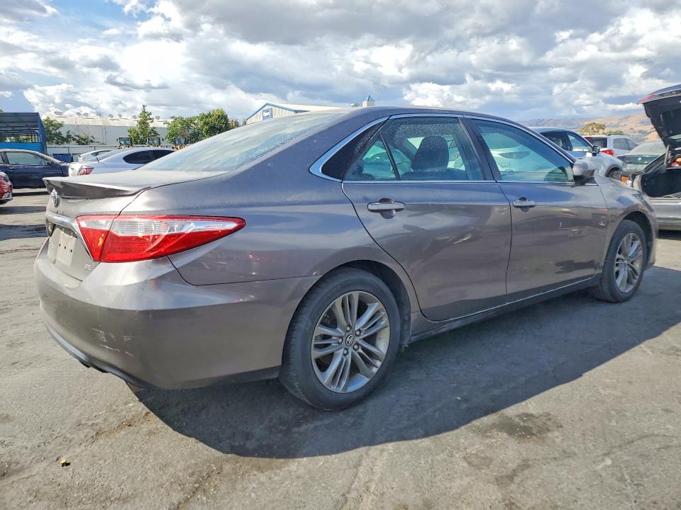55312506 :رقم المزاد ، 4T1BF1FK4HU306950 vin ، 2017 Toyota Camry مزاد بيع