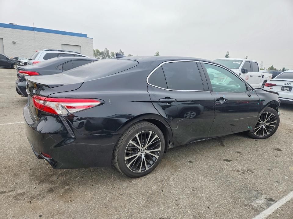50670966 :رقم المزاد ، 4T1B11HK3KU188876 vin ، 2019 Toyota Camry مزاد بيع