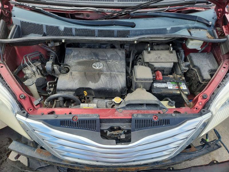 52883686 :رقم المزاد ، 5TDDK3DC0BS002008 vin ، 2011 Toyota Sienna مزاد بيع