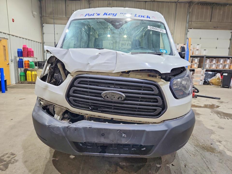 54666726 :رقم المزاد ، 1FTYR2CM0HKB55652 vin ، 2017 Ford Transit مزاد بيع