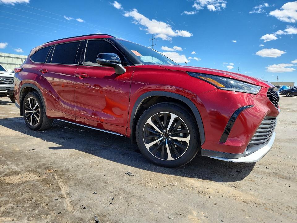 2021 Toyota Highlander მანქანა იყიდება აუქციონზე, vin: 5TDLZRAH2MS049795, აუქციონის ნომერი: 55360126