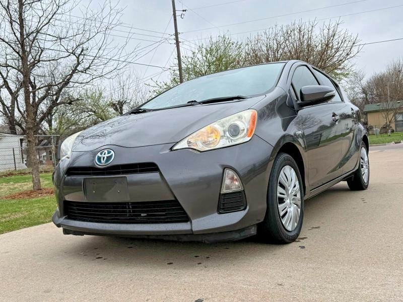 54074426 :رقم المزاد ، JTDKDTB39E1572823 vin ، 2014 Toyota Prius C مزاد بيع