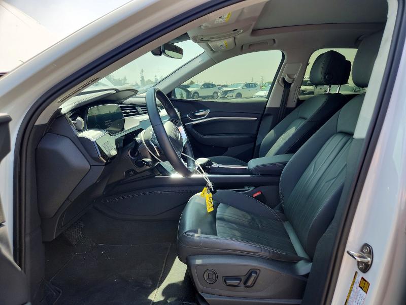Продажа на аукционе авто 2022 Audi E-tron, vin: WA1AAAGE9NB024506, номер лота: 51901576