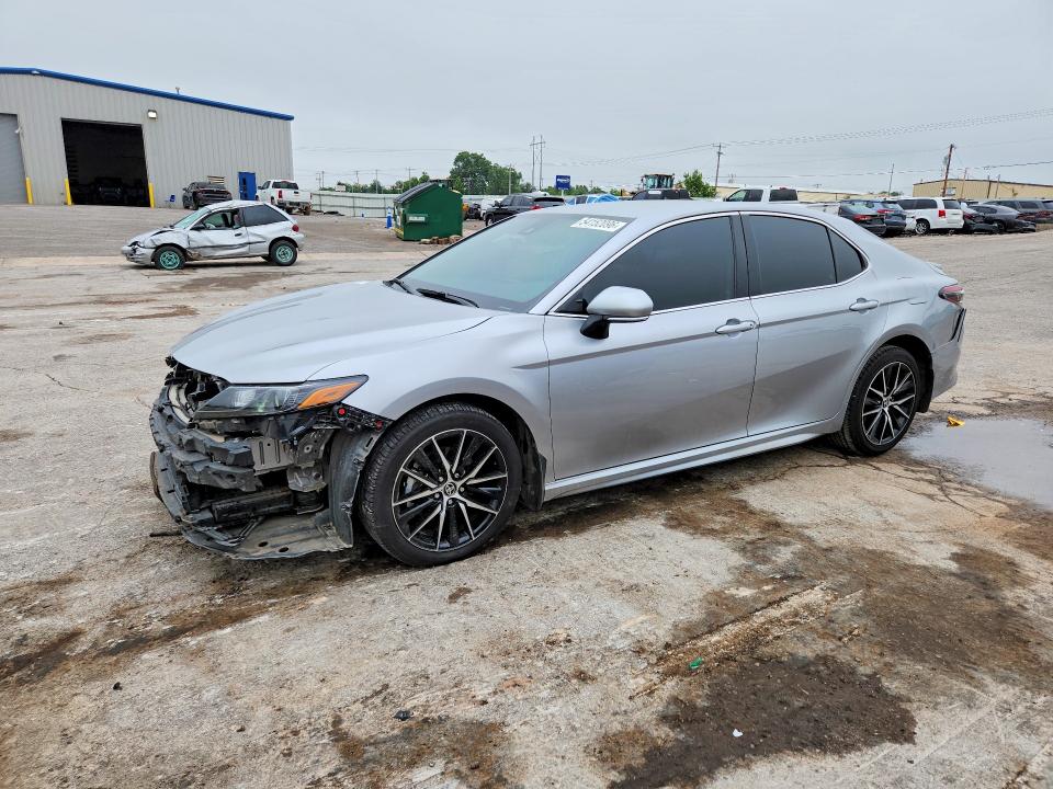 Auction sale of the 2022 Toyota Camry, vin: 4T1G11AKXNU621260, lot number: 54152096