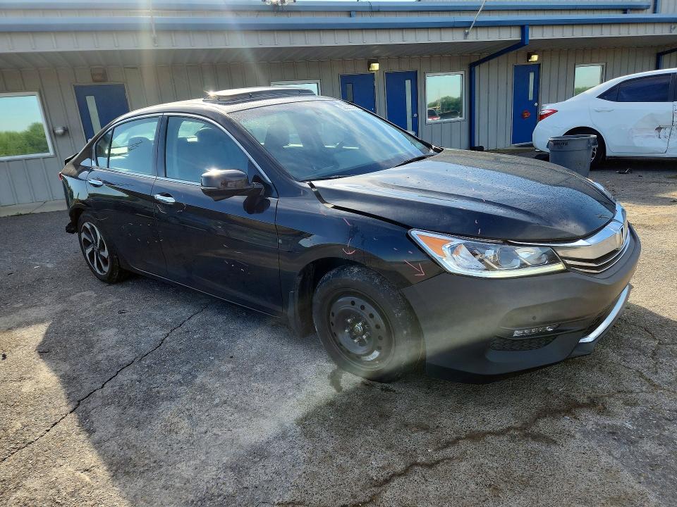 2017 Honda Accord მანქანა იყიდება აუქციონზე, vin: 1HGCR3F87HA006256, აუქციონის ნომერი: 52335756