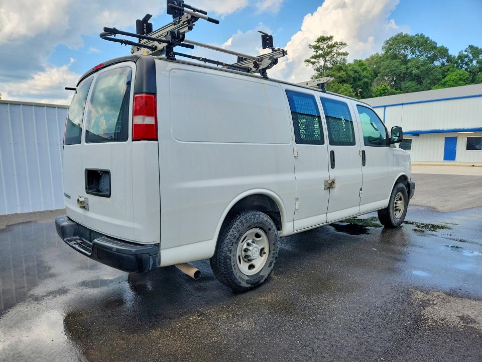 54811816 :رقم المزاد ، 1GCWGAFF7H1310692 vin ، 2017 Chevrolet Express G2500 مزاد بيع