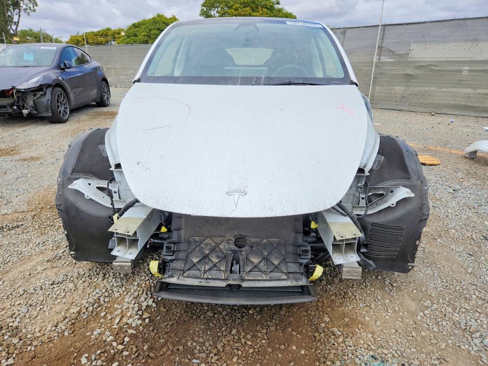 53756576 :رقم المزاد ، 7SAYGDEE7NF445986 vin ، 2022 Tesla Model Y مزاد بيع