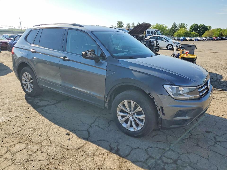 52711706 :رقم المزاد ، 3VV1B7AXXJM075808 vin ، 2018 Volkswagen Tiguan مزاد بيع