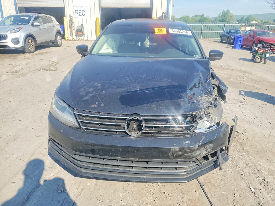 54063256 :رقم المزاد ، 3VW2B7AJ1HM377218 vin ، 2017 Volkswagen Jetta مزاد بيع