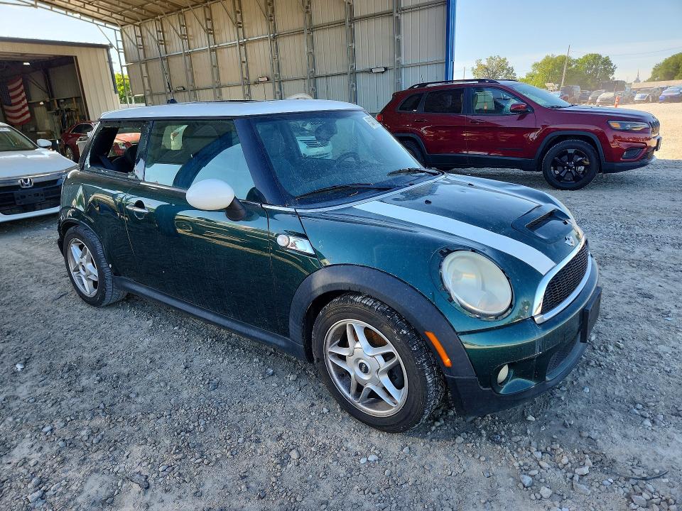Продажа на аукционе авто 2009 Mini Cooper, vin: WMWMF735X9TT97189, номер лота: 53102066