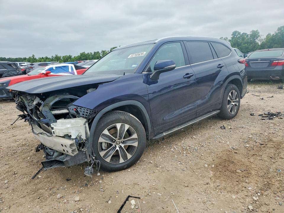 Auction sale of the 2021 Toyota Highlander, vin: 5TDGZRAH9MS062903, lot number: 52765626