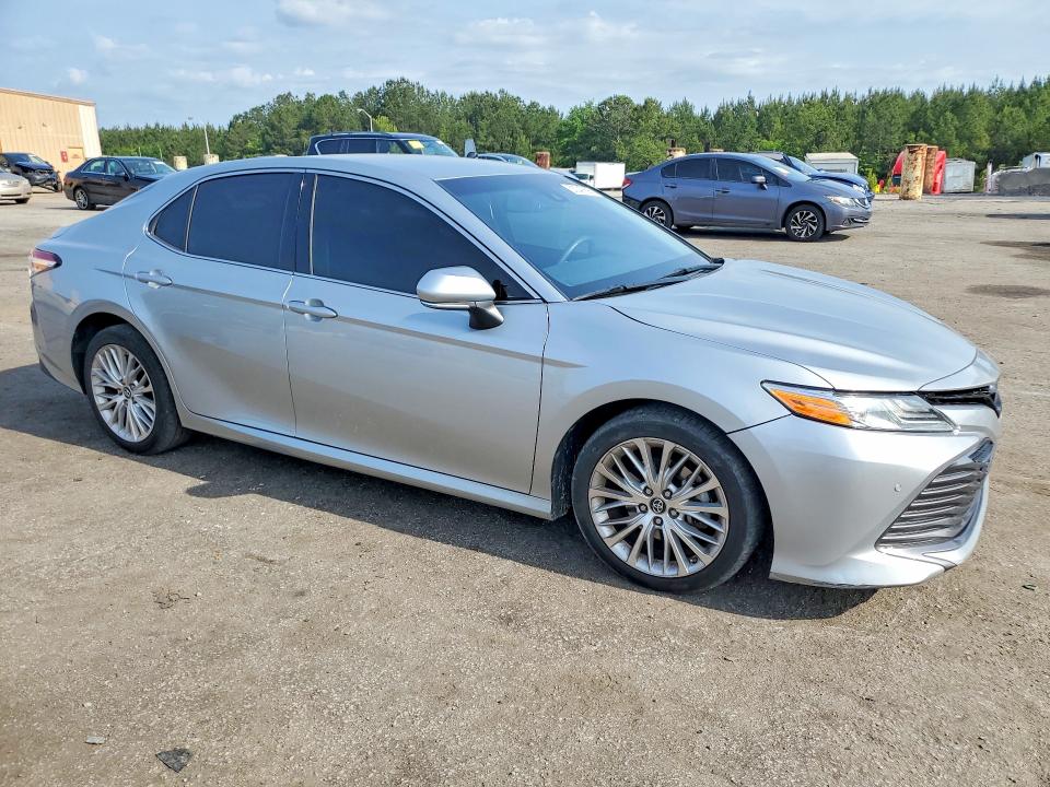 2018 Toyota Camry მანქანა იყიდება აუქციონზე, vin: 4T1B11HK2JU005322, აუქციონის ნომერი: 53047696