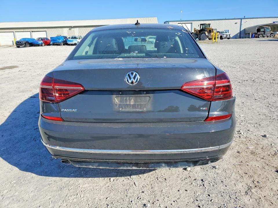 Продаж на аукціоні авто 2018 Volkswagen Passat, vin: 1VWAA7A32JC008049, номер лоту: 52965826