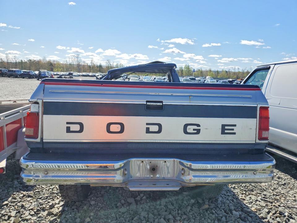 53353526 :رقم المزاد ، 1B7KM26C4NS599250 vin ، 1992 Dodge W-series مزاد بيع