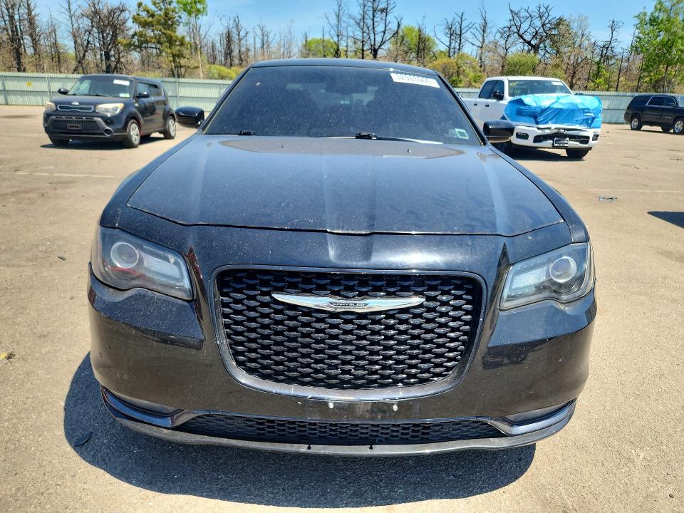 Продажа на аукционе авто 2015 Chrysler 300, vin: 2C3CCABG2FH876081, номер лота: 52963066
