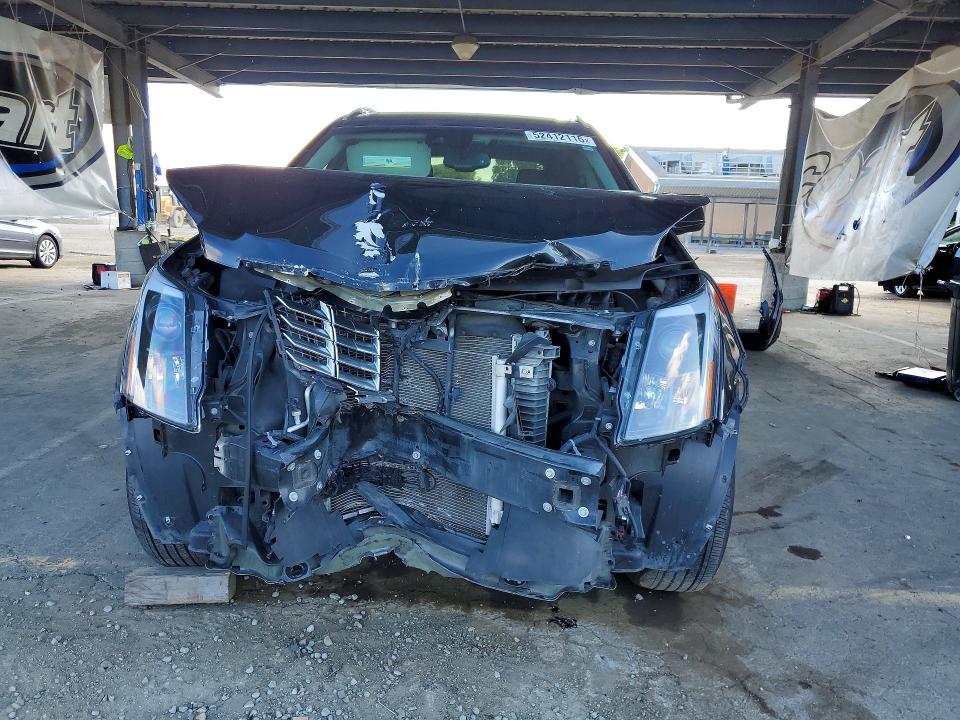 52412116 :رقم المزاد ، 3GYFNBE33FS581421 vin ، 2015 Cadillac Srx مزاد بيع