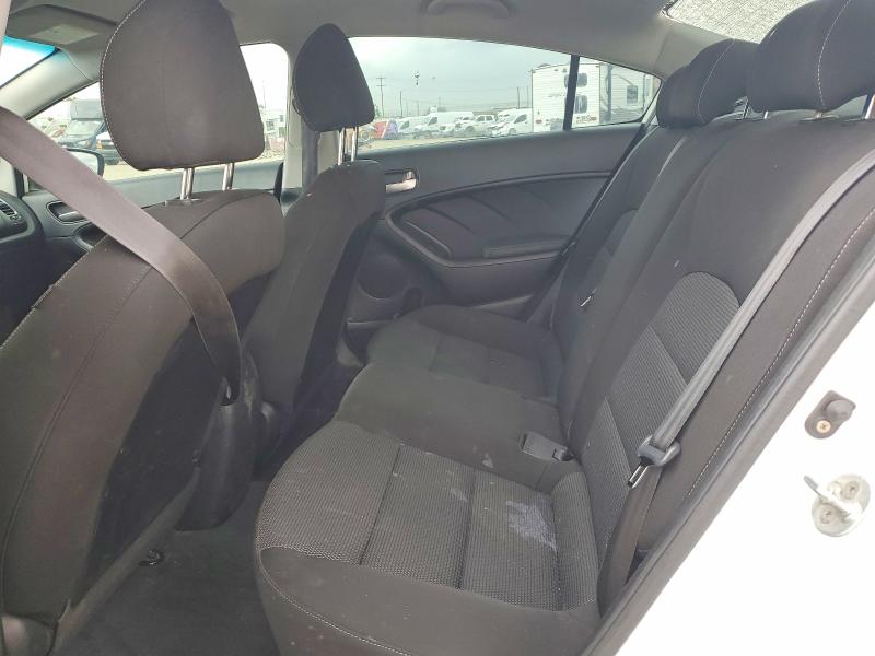 53263096 :رقم المزاد ، 3KPFK4A71JE175373 vin ، 2018 Kia Forte مزاد بيع
