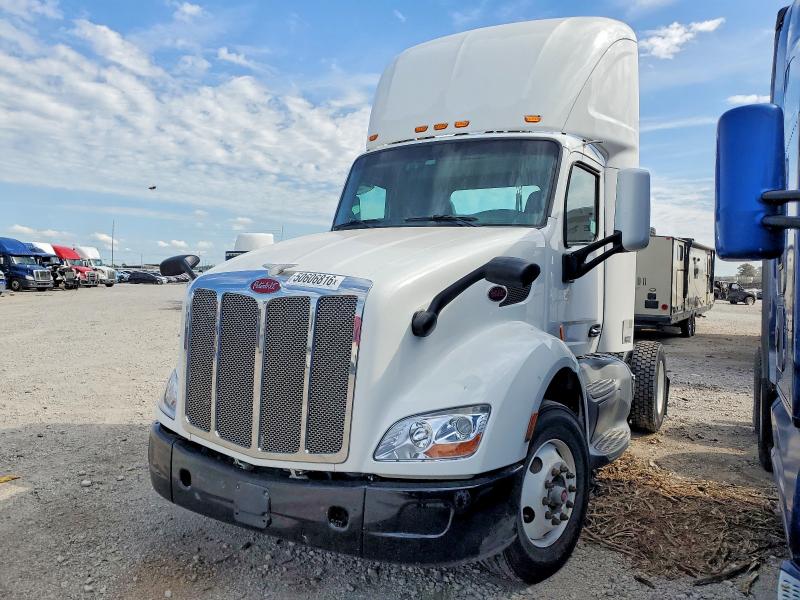 Продажа на аукционе авто 2017 Peterbilt 579, vin: 1XPBA48X3HD428758, номер лота: 50606816