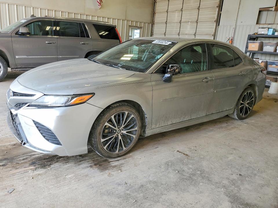 53699256 :رقم المزاد ، JTNB11HK8J3012653 vin ، 2018 Toyota Camry مزاد بيع