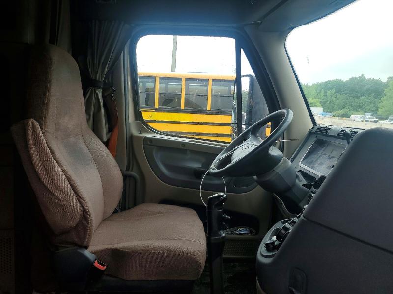55173826 :رقم المزاد ، 3AKGGLD54GSBT5749 vin ، 2016 Freightliner Cascadia 125 مزاد بيع