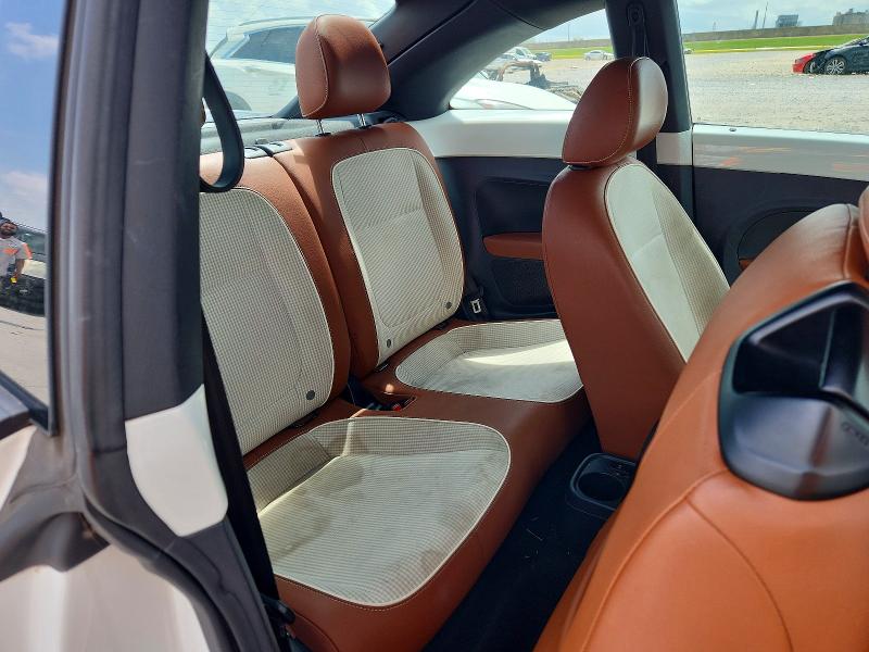 54146626 :رقم المزاد ، 3VWF17AT0HM624752 vin ، 2017 Volkswagen Beetle مزاد بيع