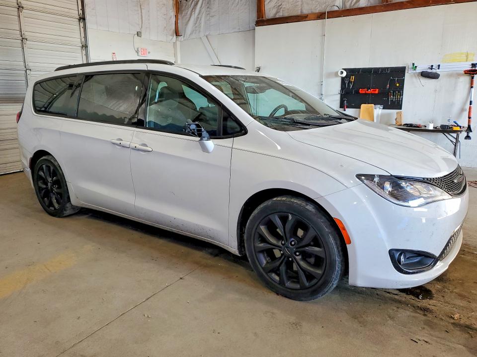2018 Chrysler Pacifica მანქანა იყიდება აუქციონზე, vin: 2C4RC1FGXJR197887, აუქციონის ნომერი: 53632786