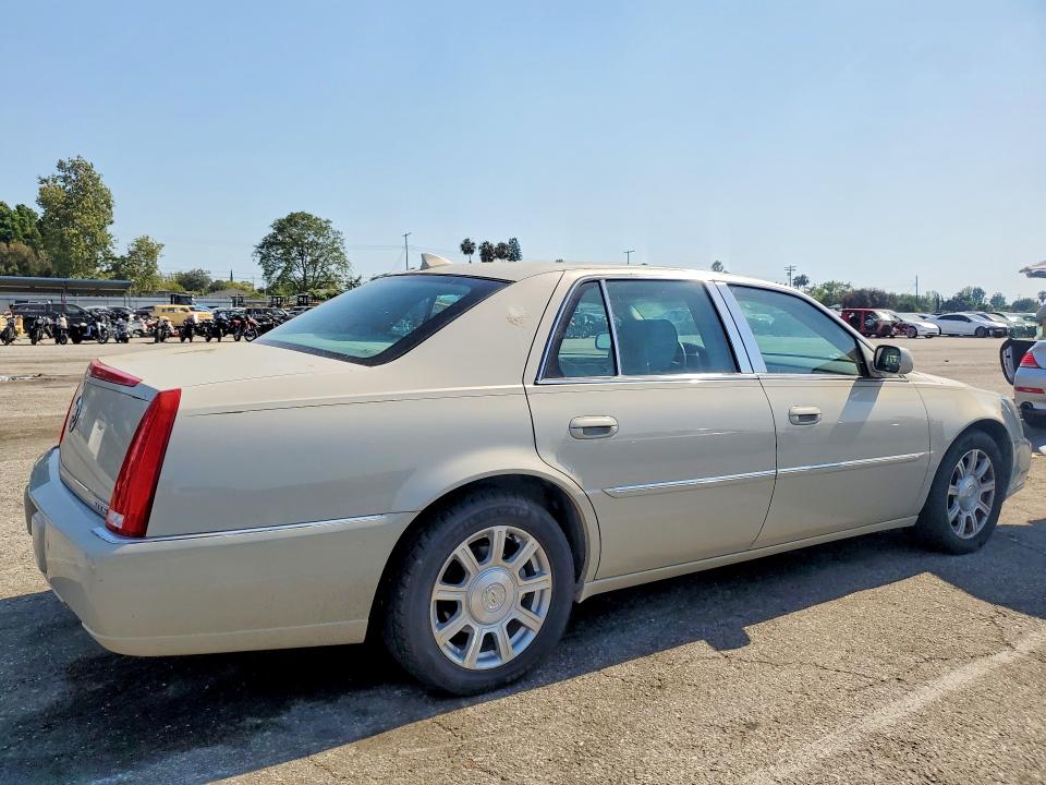 52957616 :رقم المزاد ، 1G6KA5E61BU103636 vin ، 2011 Cadillac Dts مزاد بيع