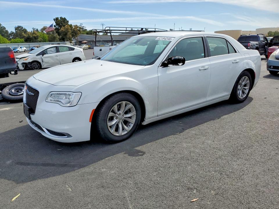 52194246 :رقم المزاد ، 2C3CCAAG2FH779741 vin ، 2015 Chrysler 300 مزاد بيع