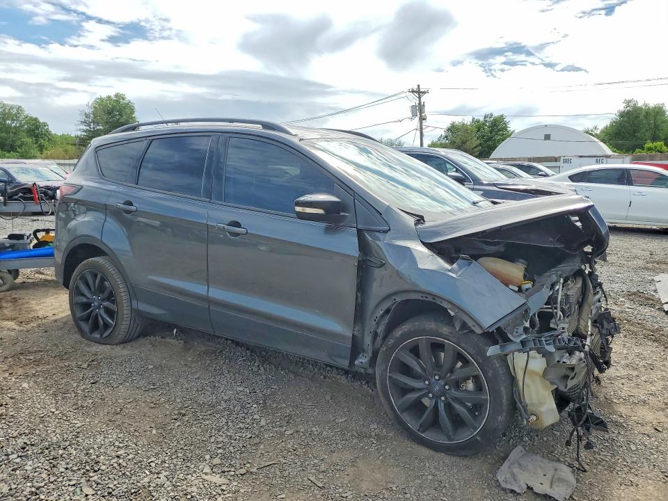 Продажа на аукционе авто 2017 Ford Escape, vin: 1FMCU9J90HUB22330, номер лота: 54727506