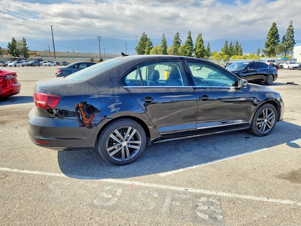 54717316 :رقم المزاد ، 3VWL17AJ1JM226067 vin ، 2018 Volkswagen Jetta مزاد بيع