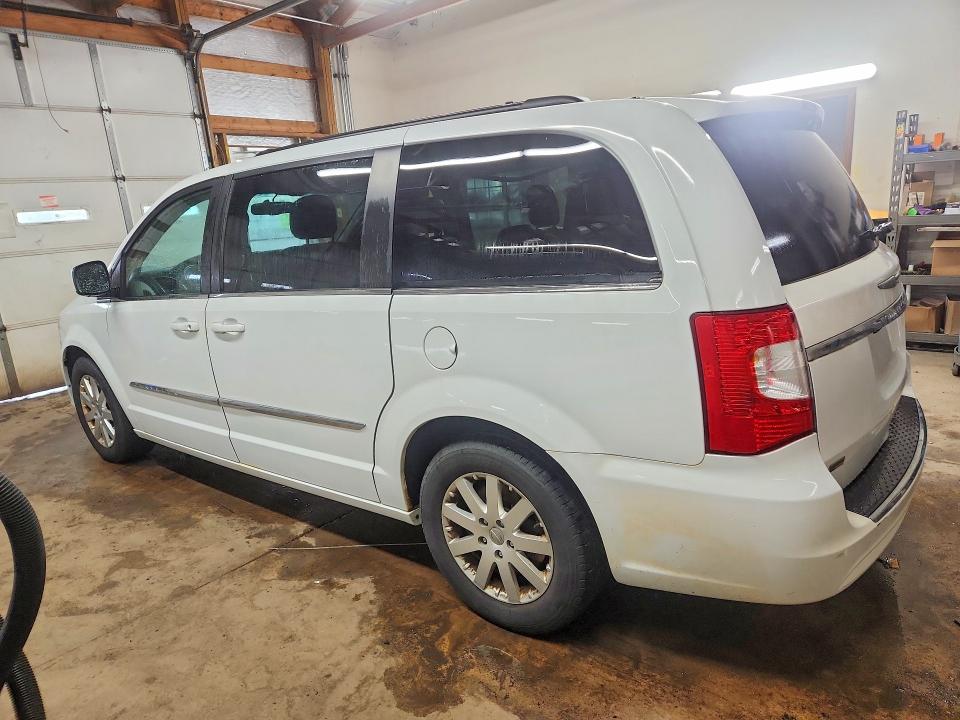 2015 Chrysler Town & Country მანქანა იყიდება აუქციონზე, vin: 2C4RC1BG0FR588558, აუქციონის ნომერი: 51979386