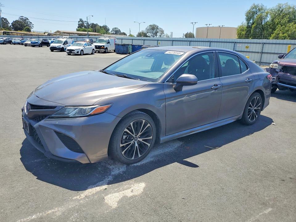 2018 Toyota Camry მანქანა იყიდება აუქციონზე, vin: 4T1B11HK9JU557237, აუქციონის ნომერი: 54226046
