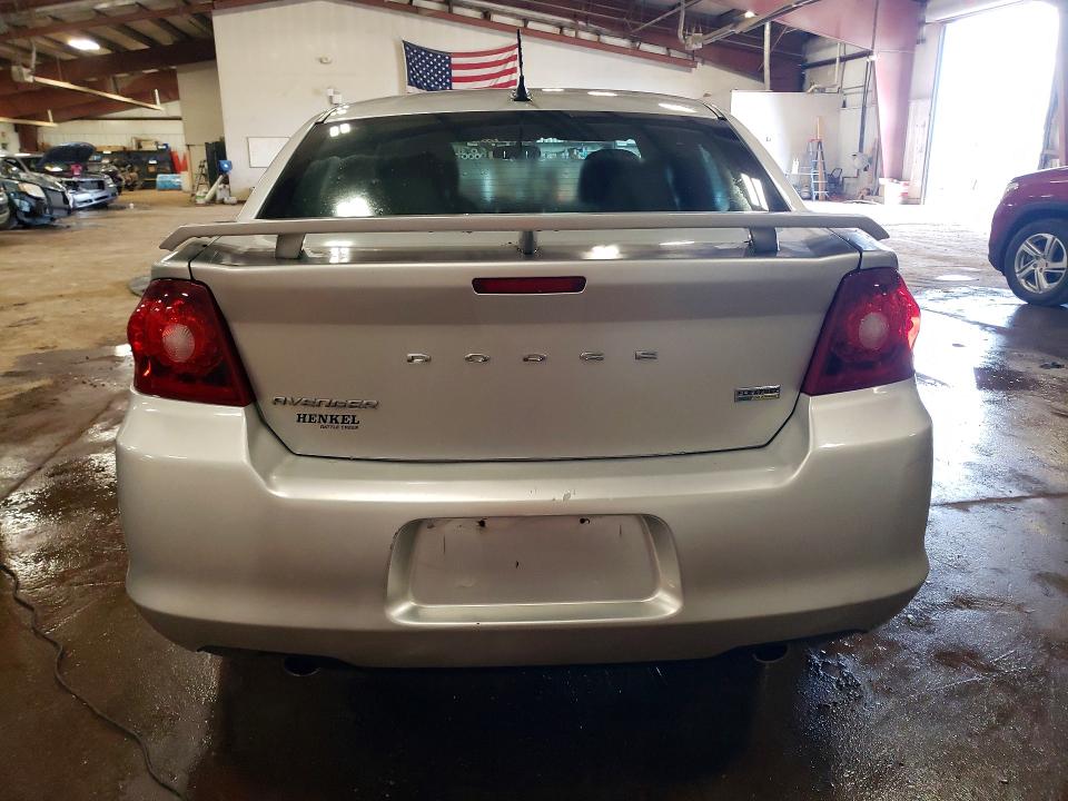 52542996 :رقم المزاد ، 1B3BD1FG5BN586435 vin ، 2011 Dodge Avenger مزاد بيع
