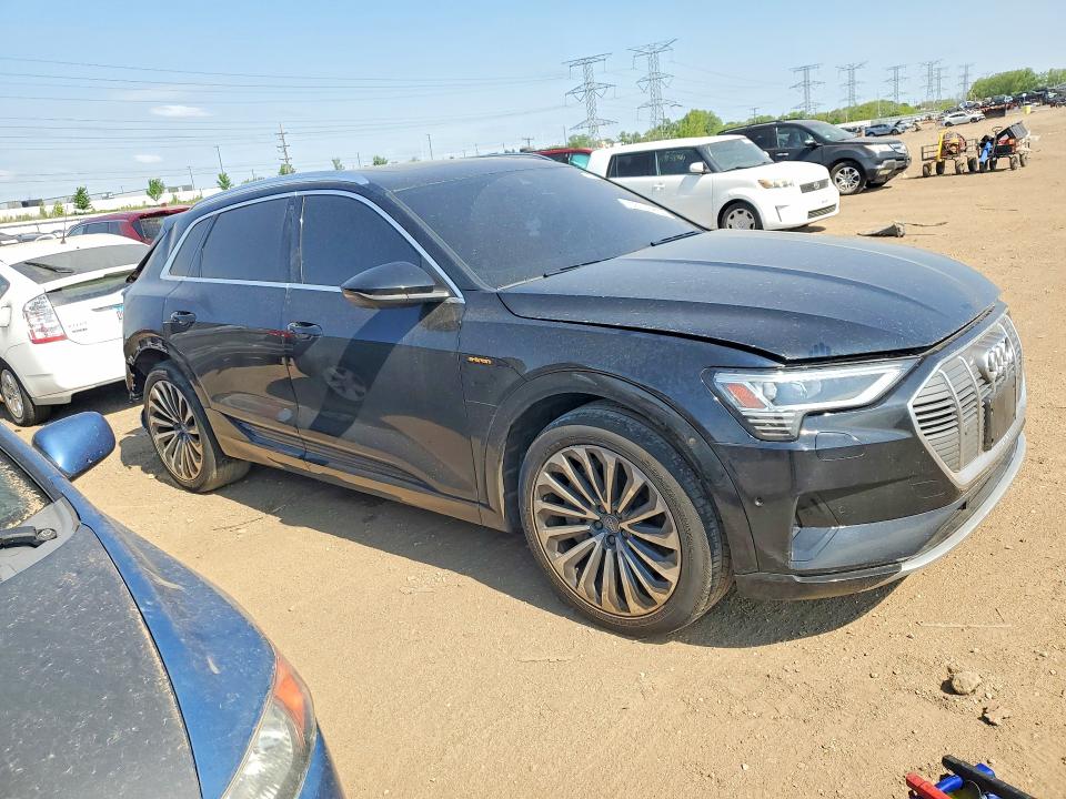 53745856 :رقم المزاد ، WA1VABGE9KB009586 vin ، 2019 Audi E-tron مزاد بيع
