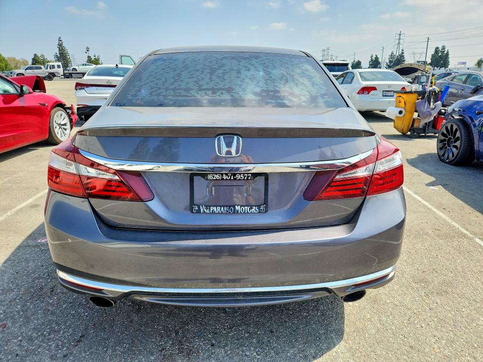 53024386 :رقم المزاد ، 1HGCR2F13HA165353 vin ، 2017 Honda Accord مزاد بيع