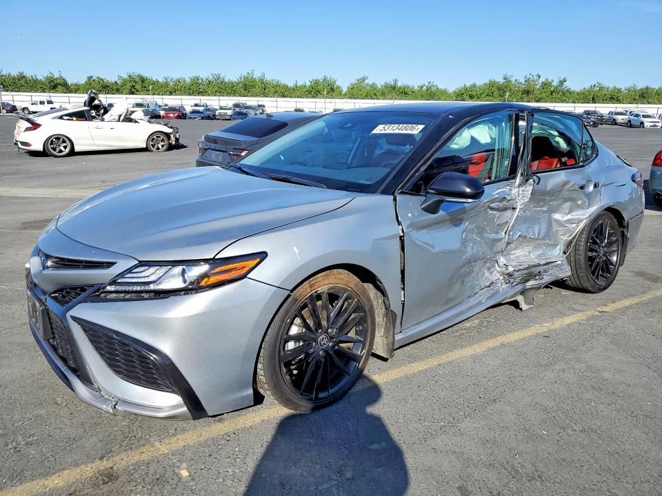 2022 Toyota Camry მანქანა იყიდება აუქციონზე, vin: 4T1K31AK2NU041098, აუქციონის ნომერი: 53134806