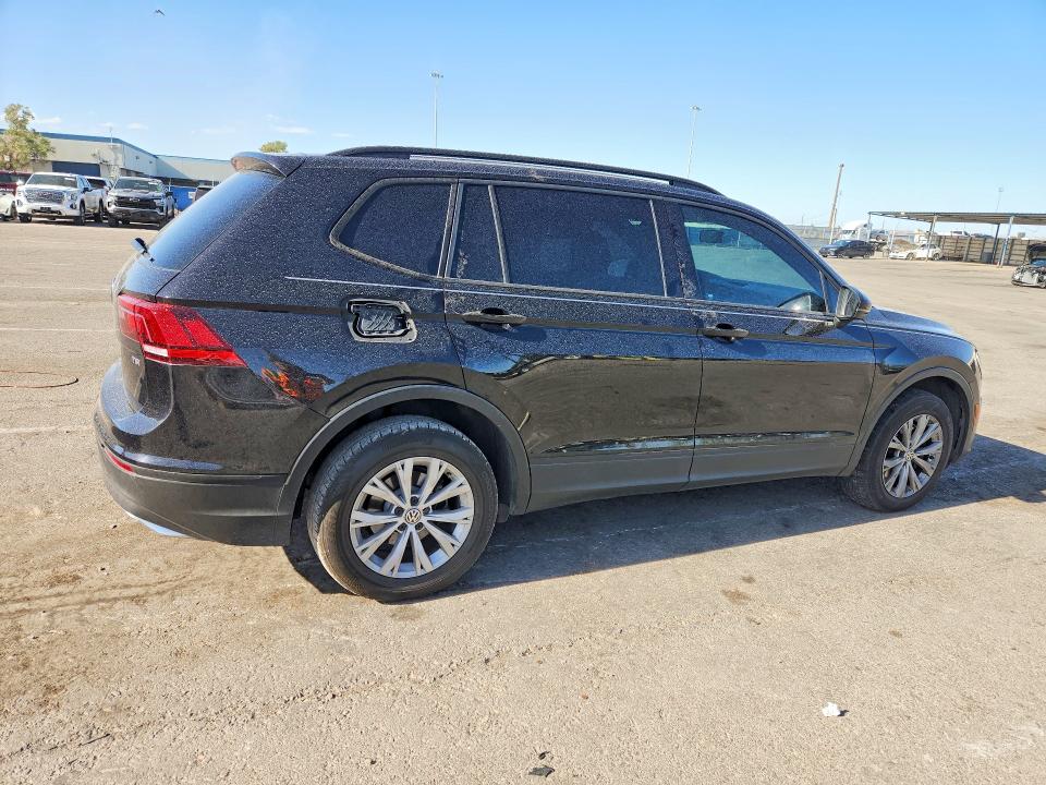 Продажа на аукционе авто 2018 Volkswagen Tiguan, vin: 3VV1B7AX7JM087740, номер лота: 54837096