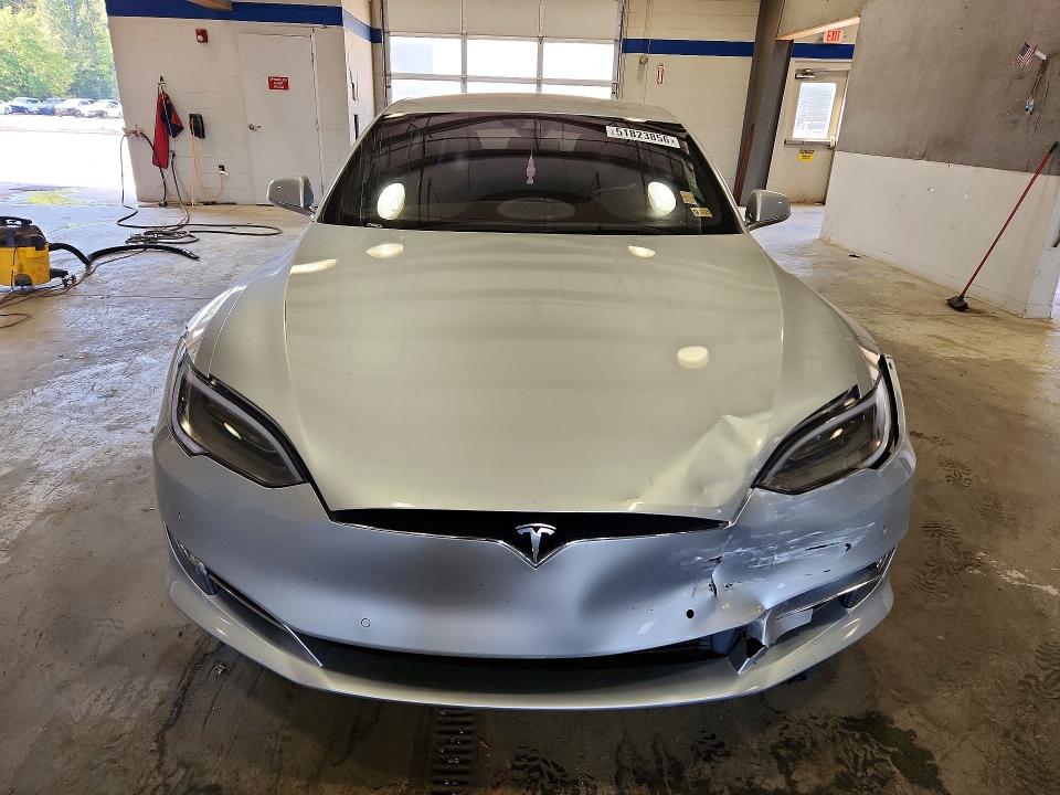 51823856 :رقم المزاد ، 5YJSA1E13GF158504 vin ، 2016 Tesla Model S مزاد بيع