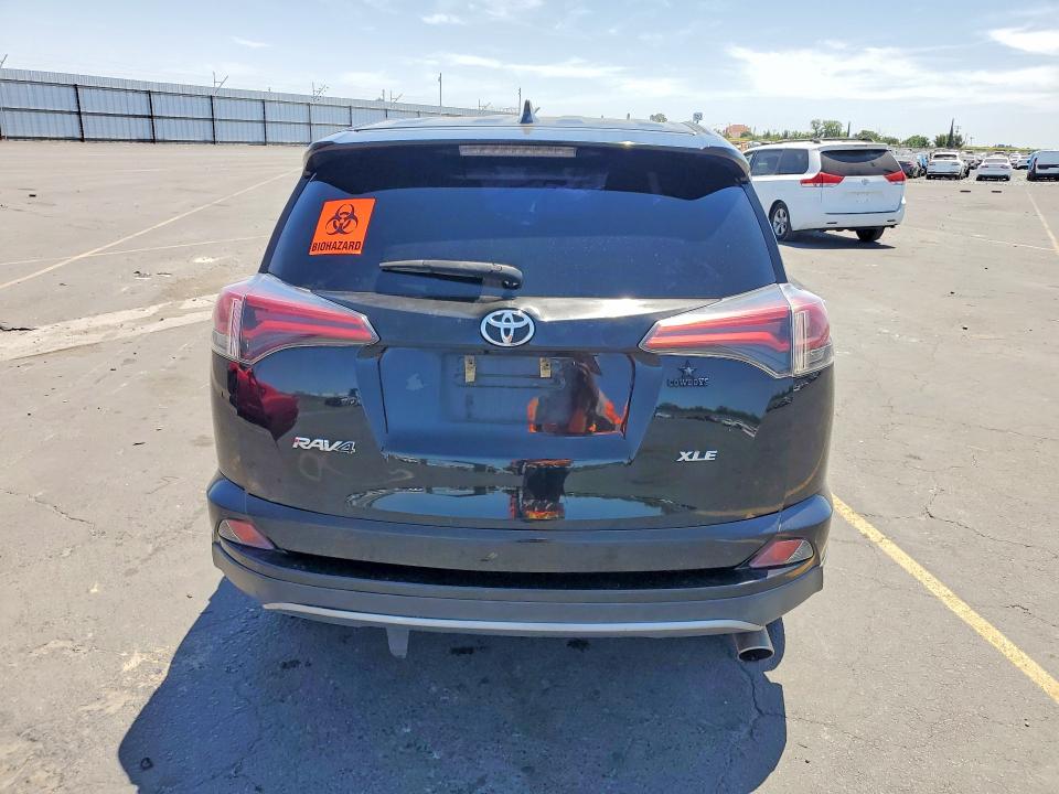 53623336 :رقم المزاد ، 2T3WFREV1JW476479 vin ، 2018 Toyota Rav4 مزاد بيع