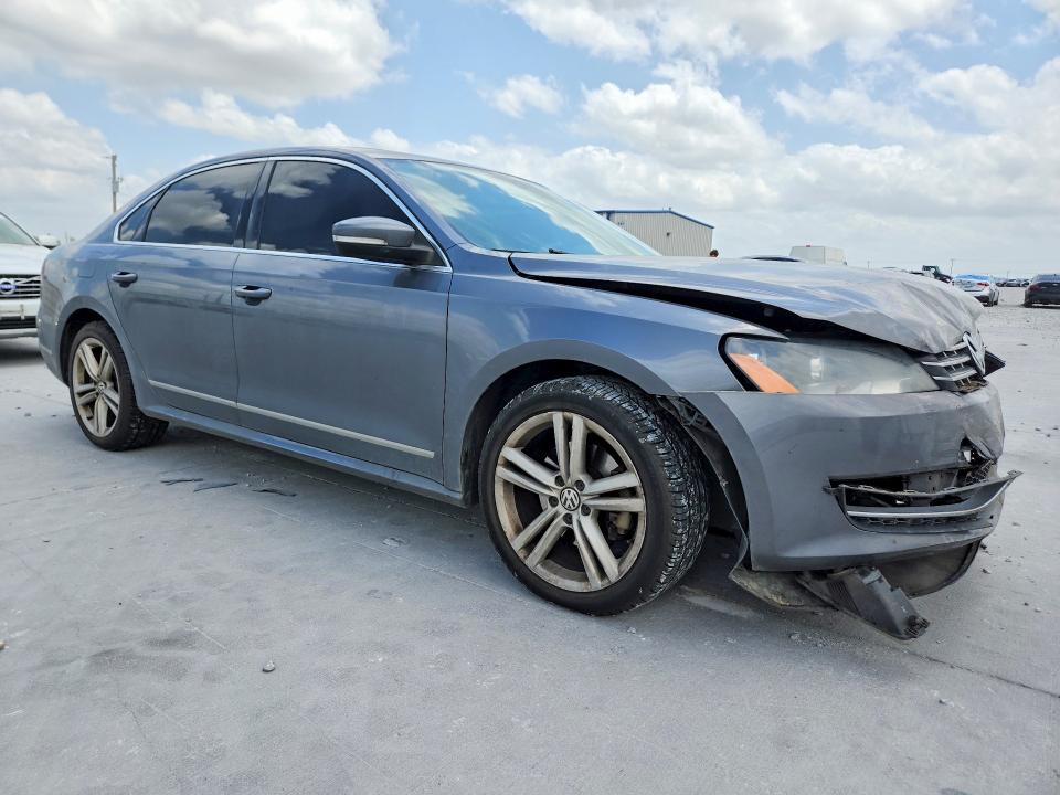 54126336 :رقم المزاد ، 1VWCN7A39EC068588 vin ، 2014 Volkswagen Passat مزاد بيع